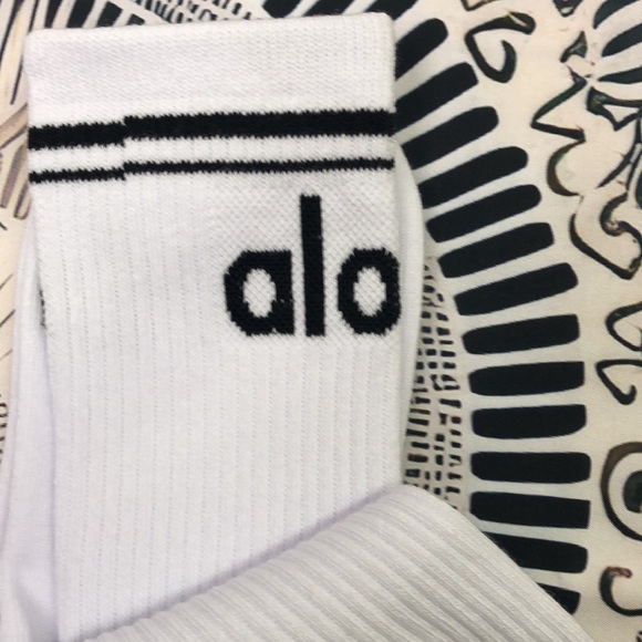 NEW - Hot Alo Yoga Retro Socks 2 Pairs - Picture 3 of 4